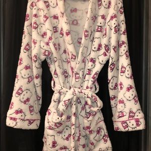 Fluffy, comfy short hello kitty robe. NWOT